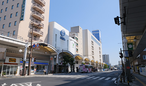 「フジグラン岩国」など大型商業施設も徒歩圏内