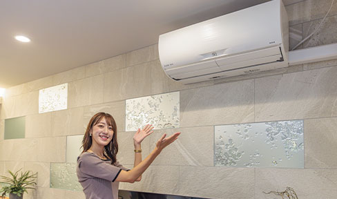 リビングには、省エネ設備の三菱電機製エアコンが標準装備。