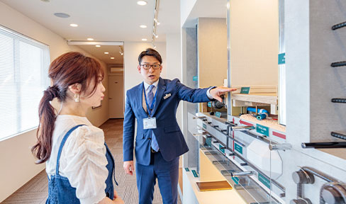 床・壁・天井に断熱材を入れることで、暖房効率UP！ ZEH-M Oriented仕様で光熱費の削減にも効果あり