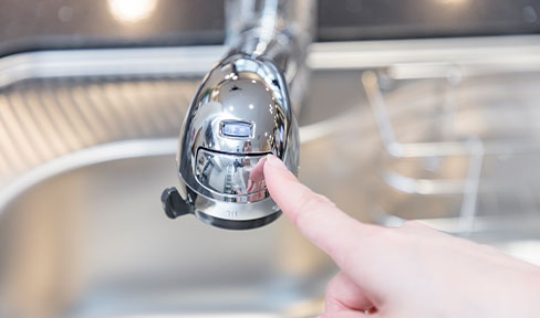 浄水器一体型のハンドシャワー